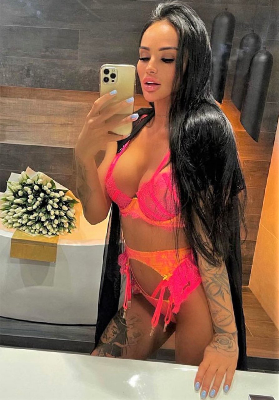 Лена - Индивидуалка Санкт-Петербурга +7(981)758-59-09